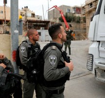 معا: عملية طعن لضابطي إسرائيليين و المنفذ مختل عقليا