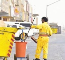 صحيفة سعودية ..نباهة عامل النظافة أنقذت مولودًا في الرياض