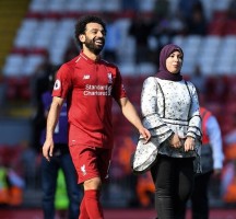 محمد صلاح وزوجته