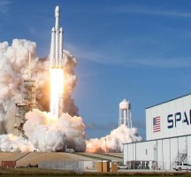 شركة SpaceX توقع صفقة ضخمة لثلاث بعثات خاصة