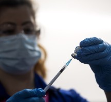 غاماليا: عواقب الإصابة بالفيروس خفيفة لمن تلقى اللقاح