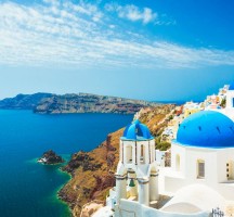 اليونان أولى الدول التي تعيد فتح أبوابها أمام السياح