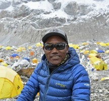 كلاكيت 25 مرة .. النيبالي يصل لأعلى قمة في العالم خلال 27 عام