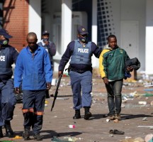 عشرات القتلى في احتجاجات جنوب إفريقيا