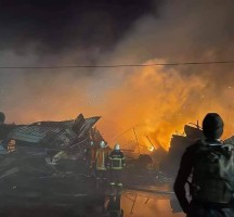 بالصور حريق هائل في سوق نابلس الشرقي