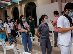 الفلبين ...شائعات تسببت في حشود كبيرة عند مراكز التطعيم