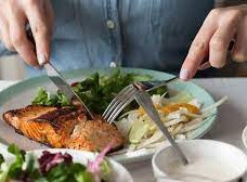 أربع علامات عند تناول الطعام يمكن أن تشير إلى نقص الحديد
