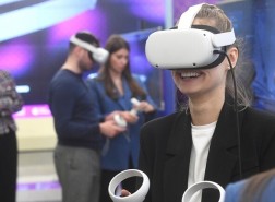 شركة طلابية ناشئة في صدد تطوير أول نموذج في روسيا لنظارة الواقع المختلط
