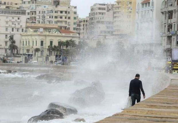 مصرع طالب مصري بسبب سوء الطقس