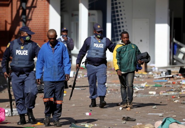 أعمال عنف في جنوب إفريقيا
