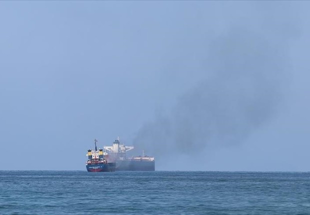 حريق في سفينة شحن بضائع قبالة سواحل مدينة إسكندرون التركية