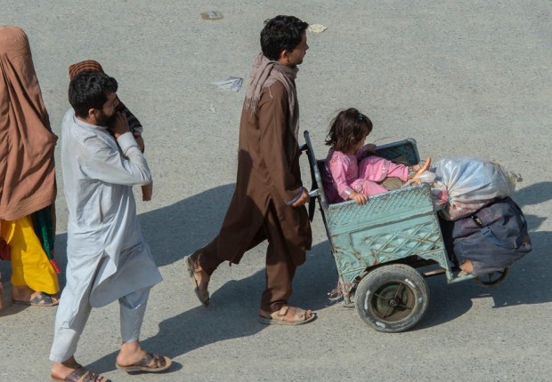 نزوح جماعي من كابل بعد بلوغ مسلحي "طالبان" أطرافها
