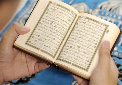 هل يجوز قراءة القران من المصحف اثناء الصلاة