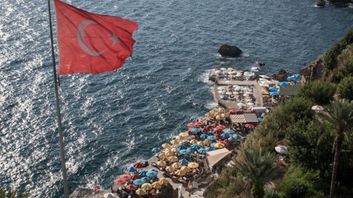 البحر الذي يفصل بين تركيا واليونان