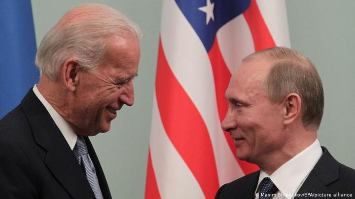 الرئيس الروسي فلاديمير بوتين ونظيره الأمريكي جو بايدن