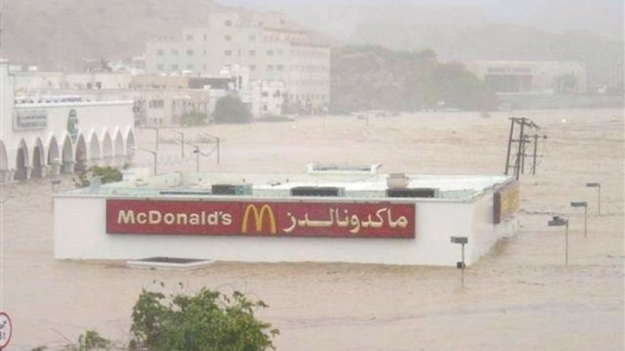 اعصار جونو في عمان