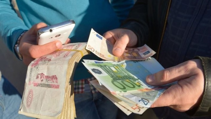 سعر الدولار مقابل الدينار الجزائري