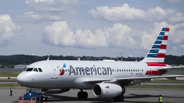 ما سبب عودة طائرةأمريكان إيرلاينز إلى ميامي؟