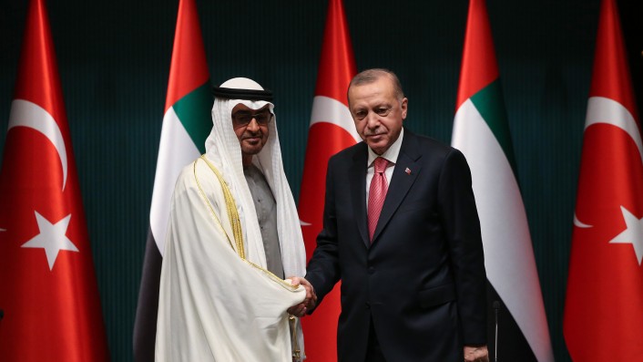 الإمارات وتركيا وثّقتا السلام بالمال