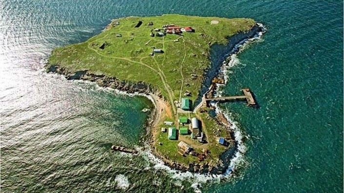 جزيرة الافعى اوكرانيا
