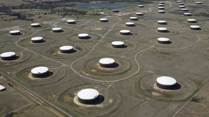 خزانات تخزين النفط في مركز كاشينج بالولايات المتحدة- رويترز