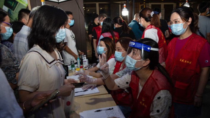 الصين تسجل رقما قياسيا جديدا في عدد الإصابات بفييروس كورونا منذ بداية العام