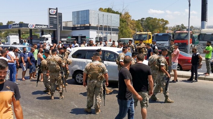 الجيش اللبناني قرب محطة وقود