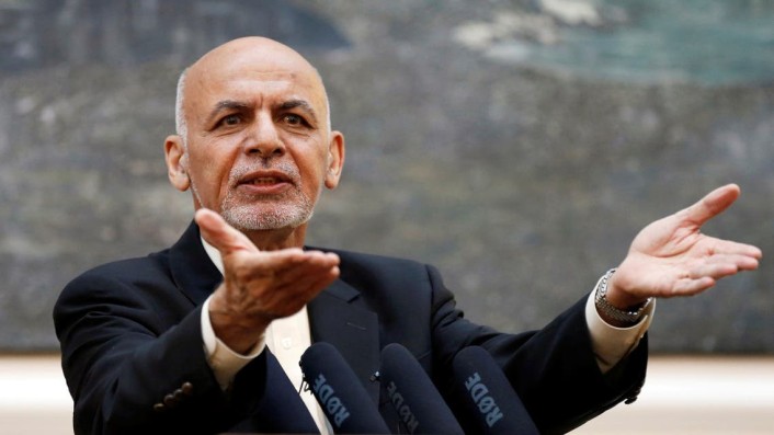 مغادرة الرئيس الأفغاني أفغانستان
