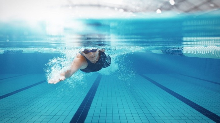 تعليم تنظيم التنفس في السباحة