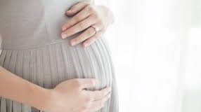 يمكن ان يزيد الحمل من خطر عند النساء الصغرى سناً