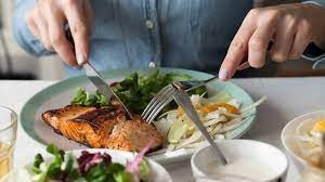 أربع علامات عند تناول الطعام يمكن أن تشير إلى نقص الحديد