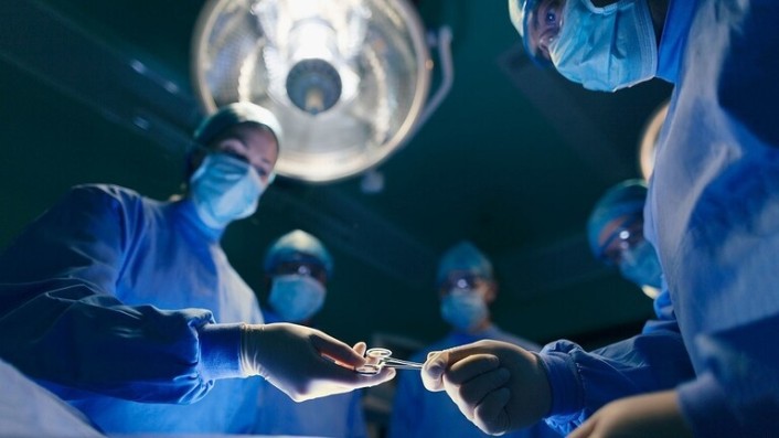العلماء الروس يطورون ذكاء اصطناعيا يكشف نزيف دم خفيا اثناء العمليات الجراحية